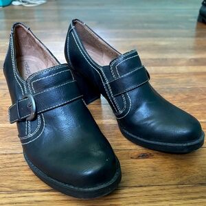 Black chunky heel shoes by Natural Soul